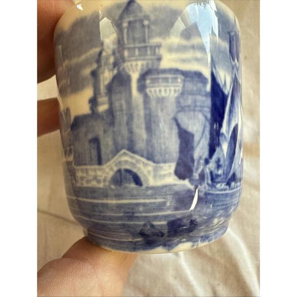 Antique Wedgwood Ferrara Demitasse Teacup &  Saucer Blue Ships Floral England - Picture 6 of 15